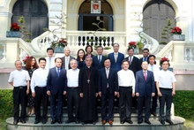 Phó Thủ tướng Thường trực Chính phủ Phạm Bình Minh thăm, chúc mừng Giáng sinh 2023 tại Tòa Tổng Giám mục Tổng Giáo phận Thành phố Hồ Chí Minh. (Ảnh: Hải Minh) 