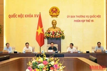 Chủ tịch Quốc hội Vương Đình Huệ cùng các Phó Chủ tịch Quốc hội dự phiên họp.
