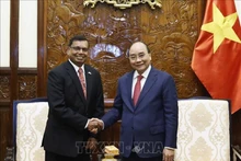 Chủ tịch nước Nguyễn Xuân Phúc tiếp Đại sứ Srilanka Prasanna Gamage. (Ảnh: TTXVN)