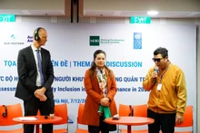 Đại diện người khuyết tật chia sẻ ý kiến tại tọa đàm.
