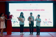 Trao giải và giao lưu cùng các em đạt giải Thử thách làm video 1 phút xanh.