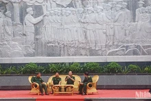 Các tướng lĩnh, Anh hùng Lực lượng vũ trang nhân dân, cựu chiến binh giao lưu tại chương trình.