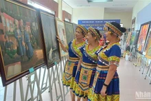 Triển lãm tranh “Sắc màu Non nước Cao Bằng”.