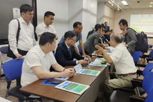 Lãnh đạo tỉnh Bắc Kạn giới thiệu với các nhà đầu tư tại Tokyo (Nhật Bản) về tiềm năng của tỉnh. (Ảnh: PHƯƠNG THẢO)