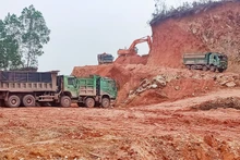 Cùng với việc đấu giá 22 mỏ đất, tỉnh Thái Nguyên rà soát để nâng công suất khai thác đối với những mỏ đủ điều kiện đáp ứng nhu cầu đất san lấp. 