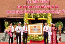 Huyện Kiến Thụy đón nhận Bằng xếp hạng Di tích quốc gia đặc biệt Cụm di tích liên quan đến nhà Mạc tại Dương Kinh.