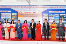 Khai mạc trưng bày ảnh 70 năm xây dựng và phát triển thành phố Hải Phòng.