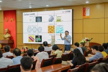 GS Lee Young Hee trình bày tham luận tại InnovaConnect 2024,