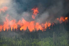 Cháy rừng gần khu vực Mistissini, Quebec, Canada được nhìn từ trực thăng của Lực lượng vũ trang Canada, 12/6/2023. (Nguồn: Reuters)