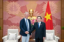 Phó Chủ tịch Thường trực Quốc hội Trần Thanh Mẫn tiếp Phó Chủ tịch thứ nhất Thượng viện Bỉ Andries Gryffroy. (Ảnh: Báo Đại biểu nhân dân)