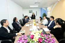 Tiến sĩ Ngô Phương Lan, Chủ tịch Hội đồng Chung khảo phát biểu trong phiên họp vòng Chung khảo. (Ảnh: Hội Truyền thông số Việt Nam) 