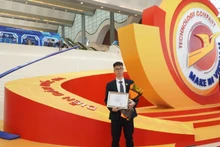 Đại diện Thủ Đô Multimedia nhận giải thưởng trong khuôn khổ Diễn đàn Quốc gia Phát triển doanh nghiệp công nghệ số Việt Nam lần thứ VI ngày 15/1 vừa qua tại Hà Nội.