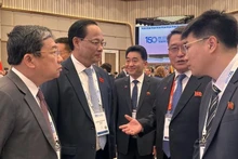 Phó Chủ tịch Quốc hội Trần Quang Phương gặp Phó Chủ tịch Hội nghị Nhân dân tối cao Triều Tiên. (Ảnh: VĂN CHÚC)