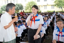 Học sinh trao đổi, chia sẻ ý kiến tại hoạt động trải nghiệm “Đọc sách và sáng tạo trong kỷ nguyên AI”.