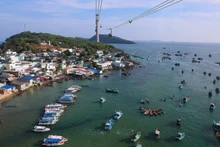 Vẻ yên bình trên làng chài Hòn Thơm, Phú Quốc. (Ảnh: TTXVN)