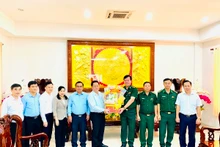 Thăm, chúc Tết Bộ Chỉ huy Bộ đội Biên phòng Tiền Giang.