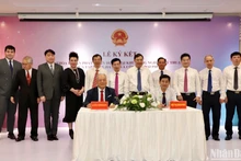 Đại diện Công ty cổ phần Xây dựng hạ tầng Đại Phong ký kết thỏa thuận phát triển dự án với đại diện Tập đoàn JiaWei (Đài Loan, Trung Quốc).
