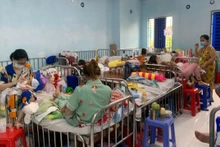 Nhiều bệnh nhi sởi biến chứng viêm phổi đang được điều trị tại Bệnh viện Nhi đồng 1, Thành phố Hồ Chí Minh.