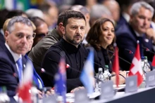 Phó Tổng thống Hoa Kỳ Kamala Harris, Tổng thống Ukraine Volodymyr Zelenskyy, Ủy viên Hội đồng Liên bang Thụy Sĩ Ignazio Cassis và Thủ tướng Áo Karl Nehammer trong phiên khai mạc, Hội nghị thượng đỉnh về hòa bình cho Ukraine ngày 15/6. Ảnh: Reuters