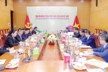 Đoàn đại biểu Ban Đối ngoại Trung ương Đảng Cộng sản Việt Nam hội đàm với Đoàn đại biểu Ban Đối ngoại Trung ương Đảng Nhân dân Cách mạng Lào. Ảnh: dangcongsan.vn