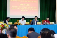 Đồng chí Phan Đình Trạc và Đoàn đại biểu Quốc hội Lâm Đồng tiếp xúc cử tri xã Lát.