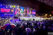 Lễ hội âm nhạc “Dalat Color Fun Festival 2024” diễn ra trong 2 đêm, 1 và 2/9, tại Quảng trường Lâm Viên, thành phố Đà Lạt, thu hút hàng nghìn người.
