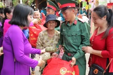 Nhân dân trên địa bàn huyện Lộc Ninh tham gia “Chợ 0 đồng – Lan tỏa yêu thương” 