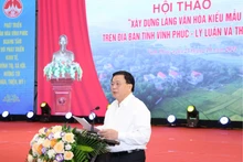 Đồng chí Nguyễn Xuân Thắng, Ủy viên Bộ Chính trị, Giám đốc Học viện Chính trị quốc gia Hồ Chí Minh, Chủ tịch Hội đồng Lý luận Trung ương phát biểu tại hội thảo. (Ảnh: Báo Vĩnh Phúc)