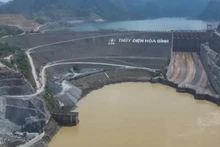 [Video] Hoàn thành hạ đặt thiết bị siêu trọng tại Thủy điện Hòa Bình mở rộng