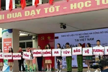 Học sinh Trường trung học cơ sở Nghĩa Tân (quận Cầu Giấy, Hà Nội) tham gia cuộc thi “Trường học không ma túy”. (Ảnh: HUY HÀ)