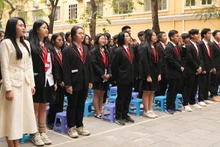 Giáo viên, học sinh Trường THPT chuyên Khoa học Xã hội và Nhân văn. (Ảnh: USSH)