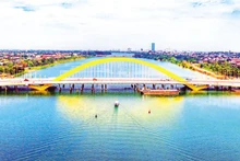 Cầu vượt sông Hương là công trình trọng điểm, giảm áp lực giao thông và tạo điểm nhấn cho cảnh quan đô thị Huế. (Ảnh: ĐÌNH HOÀNG)