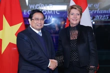 Thủ tướng Chính phủ Phạm Minh Chính và Tổng thống Thụy Sĩ Karin Keller-Sutter.( Ảnh: VGP/Nhật Bắc)