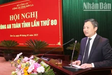 Đồng chí Nguyễn Đình Việt, Phó Bí thư Tỉnh ủy, Chủ tịch Ủy ban nhân dân tỉnh Sơn La phát biểu chỉ đạo tại hội nghị.