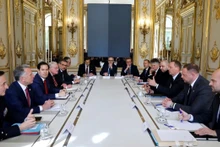 Các nhà đàm phán họp tại Paris, Pháp. (Ảnh GETTY).