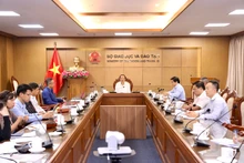 Họp Tổ biên tập và các tiểu ban xây dựng Đề án từng bước đưa tiếng Anh thành ngôn ngữ thứ 2 trong trường học giai đoạn 2025 - 2035, tầm nhìn đến năm 2045 (Ảnh: Bộ Giáo dục và Đào tạo)