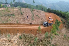  Triển khai thi công đồng loạt 8 vị trí cột, dự án đường dây 500kV Lào Cai-Vĩnh Yên (đoạn qua huyện Bảo Yên). 