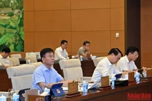 Bộ trưởng Tư pháp Lê Thành Long và các đại biểu dự phiên họp. 