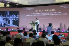 Đồng chí Nguyễn Xuân Thắng phát biểu tại hội thảo.