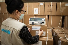 Các thiết bị y tế được Vương quốc Anh và UNICEF trao tặng cho Việt Nam.