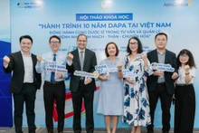Đại diện nhà thuốc Long Châu và AstraZeneca Việt Nam tại sự kiện "Hành trình 10 năm Dapa tại Việt Nam”.