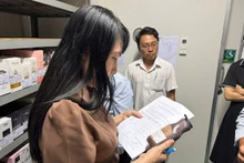 Đoàn kiểm tra Sở Y tế Đồng Nai kiểm tra Công ty cổ phần nhà máy y tế EBC Đồng Nai. (Ảnh: CTV)