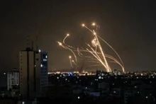 Hệ thống phòng không Israel đánh chặn tên lửa phóng từ Yemen. (Ảnh: IRNA/TTXVN)