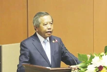 Bộ trưởng Công nghệ và Truyền thông Lào Boviengkham Vongdara phát biểu tại Hội nghị. (Ảnh: Báo Pasaxon)