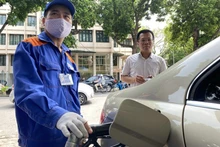 Một điểm bán xăng của Petrolimex. (Ảnh: TTXVN)