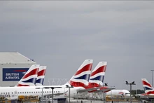 Máy bay của British Airways đậu tại sân bay London Heathrow, Anh. (Ảnh minh họa: AFP/TTXVN)