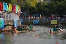 7 giờ 30 phút tại đoạn Kênh Nhiêu Lộc, đoạn từ cầu Công Lý đến cầu Lê Văn Sỹ, 9 đội ghe ngo đến từ Thành phố Hồ Chí Minh, Bình Dương, Tây Ninh, Kiên Giang và Bình Phước bắt đầu tranh tài.