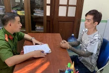 Đối tượng Lê Văn Bậm tại cơ quan công an. (Ảnh: Công an cung cấp).