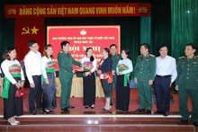 Đại tướng Lương Cường và các địa biểu Quốc hội khóa XV tỉnh Thanh Hóa trao đổi với cử tri huyện Ngọc Lặc