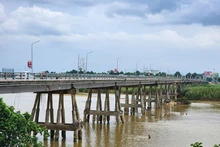 Cầu Trà Khúc 1 sẽ tạm dừng khai thác khi nước lũ ở mức báo động 3.